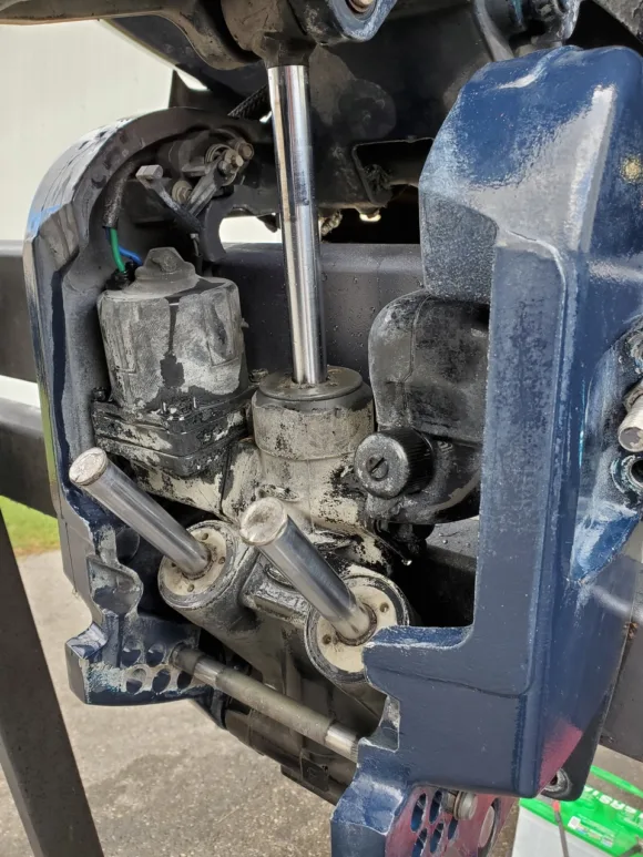 Used 2009 Evinrude E-TEC 250 HO V6 DFI 2-Stroke Outboard Motor – 25" Extra-Long Shaft – 399 Hours – New SEI Lower Unit