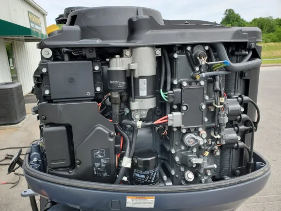 Used 2009 Yamaha 150 HP 4-Cylinder EFI 4-Stroke 20" (L) Outboard Motor