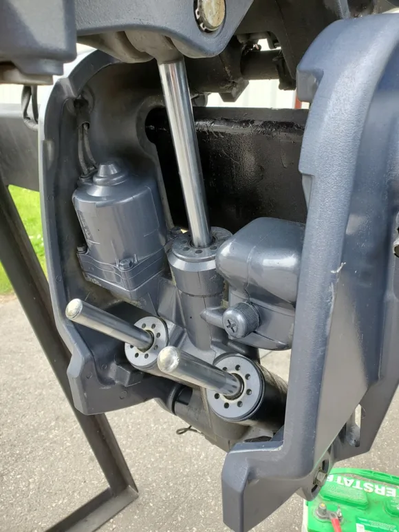 Used 2009 Yamaha 150 HP 4-Cylinder EFI 4-Stroke 20" (L) Outboard Motor
