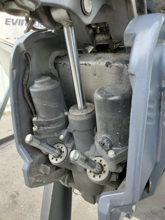 Used 2009 Yamaha 150 HP 4-Cylinder EFI 4-Stroke 25″ (X) Outboard Motor
