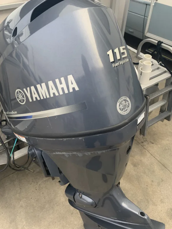 2013 Yamaha F115 115 HP 4-Cylinder EFI 4-Stroke Outboard Motor – 25" X Shaft
