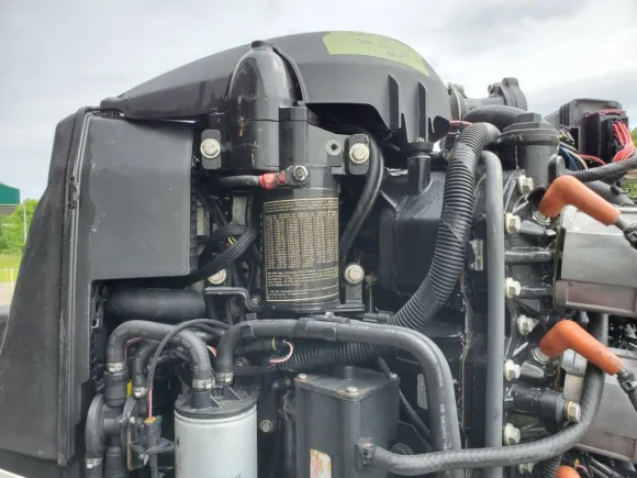 Used 2011 Evinrude E-TEC 200 HO V6 DFI 2-Stroke Outboard Motor – 25" Extra-Long Shaft – 784 Hours