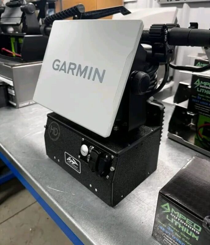 Garmin GPSMAP 8610 / LiveScope Plus Bundle