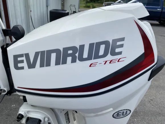 NEW 2018 Evinrude ETEC 30HP 2-Cylinder DFI 2-Stroke Outboard Motor – 20" Long Shaft – Tiller Handle – 0 Hours