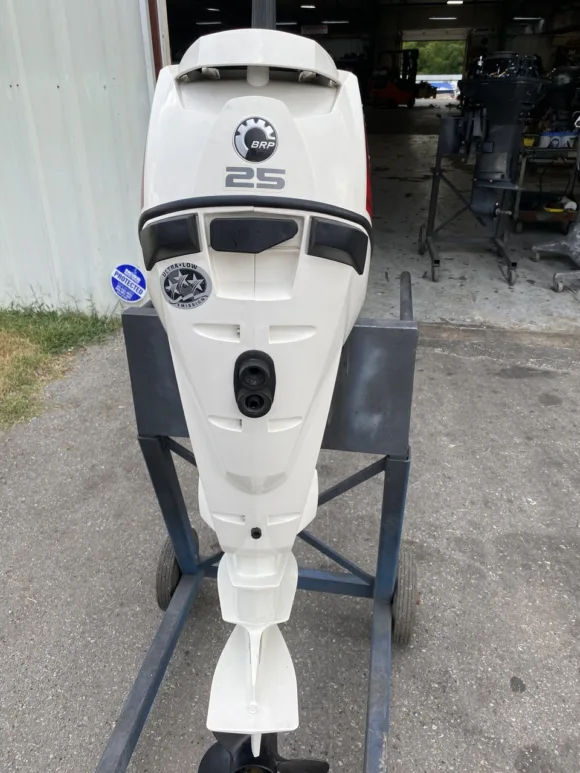 NEW 2018 Evinrude ETEC 30HP 2-Cylinder DFI 2-Stroke Outboard Motor – 20" Long Shaft – Tiller Handle – 0 Hours
