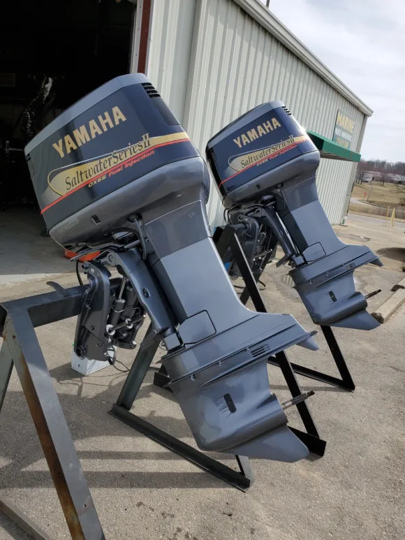 Used Twin 2001 Yamaha 250 HP Saltwater Series II 6-Cylinder EFI 2-Stroke 25″ (X) Outboard Motors