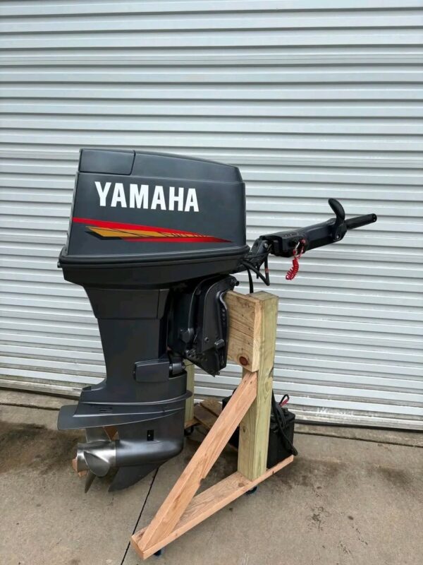 Used 1997 Yamaha 90 HP 2-Stroke Outboard Motor – Long Shaft – Big Tiller – 118–120 PSI Compression – 19P Stainless Propeller