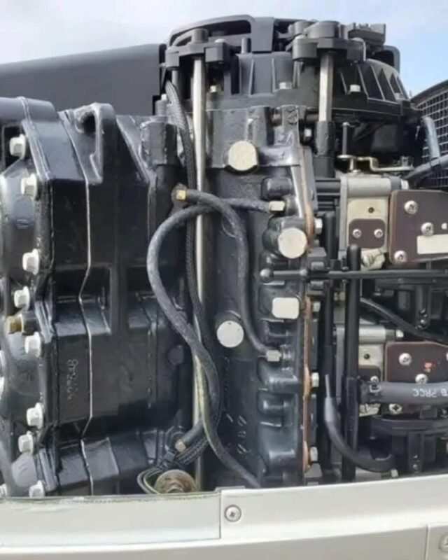 Used 2003 Johnson 150 HP V6 2-Stroke Outboard Motor – 25" Extra-Long Shaft – 391 lbs – 104–115 PSI Compression – Ready to Run