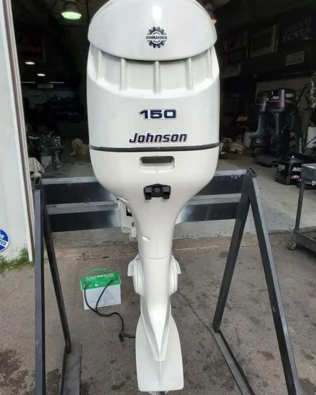 Used 2003 Johnson 150 HP V6 2-Stroke Outboard Motor – 25" Extra-Long Shaft – 391 lbs – 104–115 PSI Compression – Ready to Run