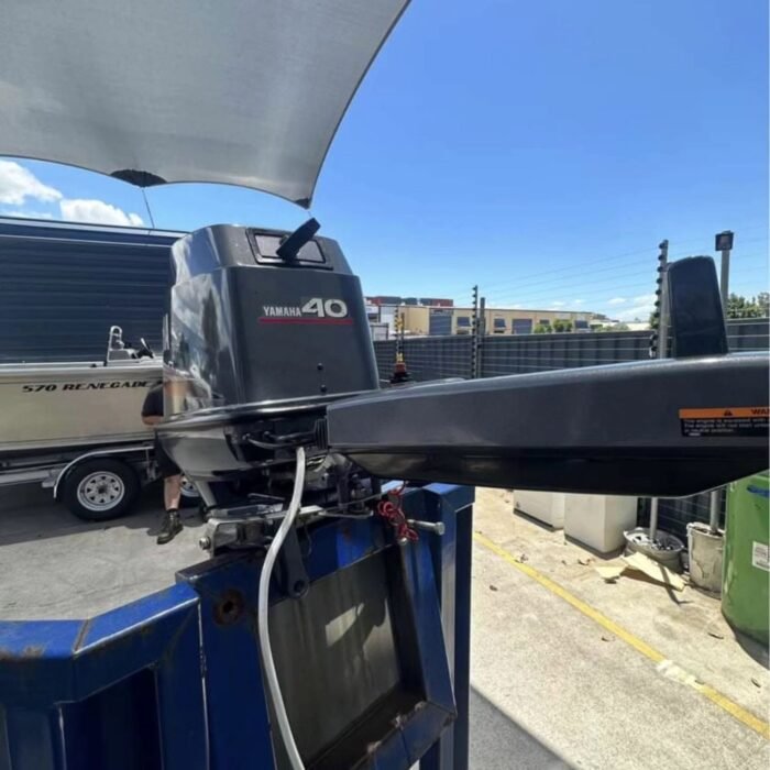 2003 Yamaha 40HP 2-Stroke Tiller Outboard 20"