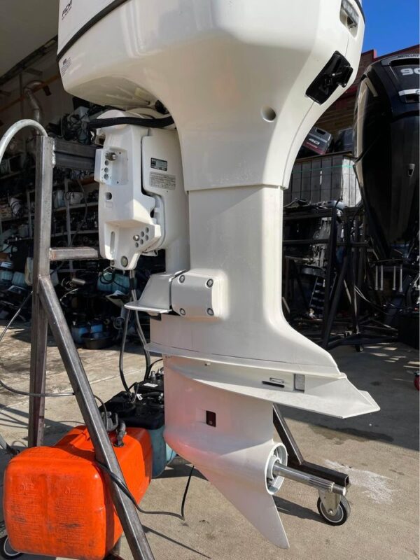 Used 2005 Evinrude 200 HP 2-Stroke Outboard Motor – 20" Shaft – 125 Hours – Controls Included – Fully Serviced