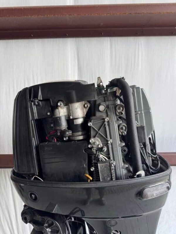 Used 2005 Suzuki DF140 140 HP 4-Stroke Outboard Motor – 25" Shaft – 353 Hours – Controls & Stainless Propeller