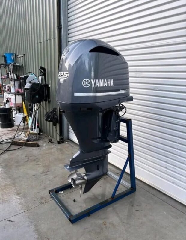 Used 2012 Yamaha F225 225 HP 4-Stroke EFI Outboard Motor – 25" XL Shaft – 950 Hours – New Genuine Yamaha Gearbox – DEC Controls