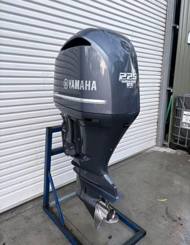 Used 2012 Yamaha F225 225 HP 4-Stroke EFI Outboard Motor – 25" XL Shaft – 950 Hours – New Genuine Yamaha Gearbox – DEC Controls