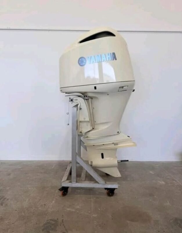 Used 2013 Yamaha F300 300 HP 4.2L V6 4-Stroke Outboard Motor – 25" Shaft – 468 Hours – Left-Hand Rotation – New DEC Rigging Kit