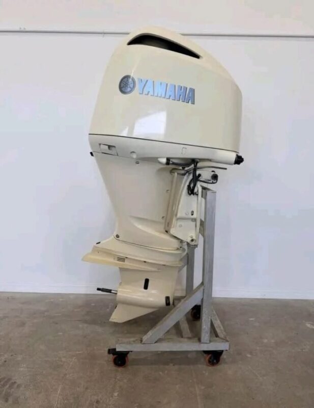 Used 2013 Yamaha F300 300 HP 4.2L V6 4-Stroke Outboard Motor – 25" Shaft – 468 Hours – Left-Hand Rotation – New DEC Rigging Kit