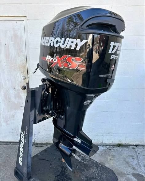 2016 Mercury 175HP Pro XS 2-Stroke Outboard - 20" Shaft, 210 Hours, Rigging Included