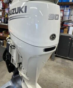 Used 2020 Suzuki DF90A 90 HP 4-Stroke EFI Outboard Motor – 20″ Shaft – 22 Hours – Power Trim & Tilt – Side-Mount Controls