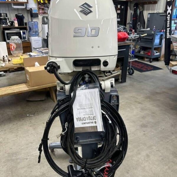 Used 2020 Suzuki DF90A 90 HP 4-Stroke EFI Outboard Motor – 20" Shaft – 22 Hours – Power Trim & Tilt – Side-Mount Controls
