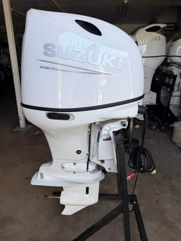 Used Suzuki DF140B 140 HP 4-Stroke Outboard Motor – 20" Shaft – 197 Hours – White – Complete Rigging Package