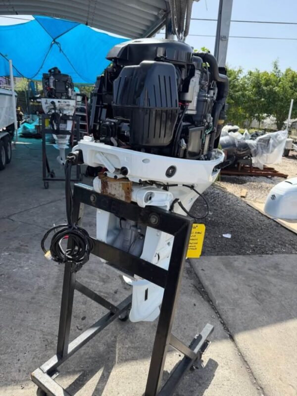 Used Suzuki DF140B 140 HP 4-Stroke Outboard Motor – 20" Shaft – 197 Hours – White – Complete Rigging Package