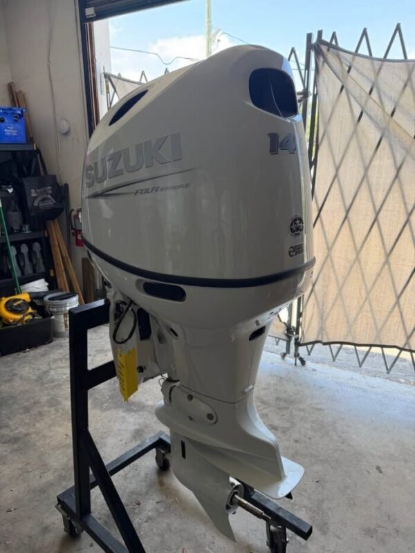 Used Suzuki DF140B 140 HP 4-Stroke Outboard Motor – 20" Shaft – 197 Hours – White – Complete Rigging Package
