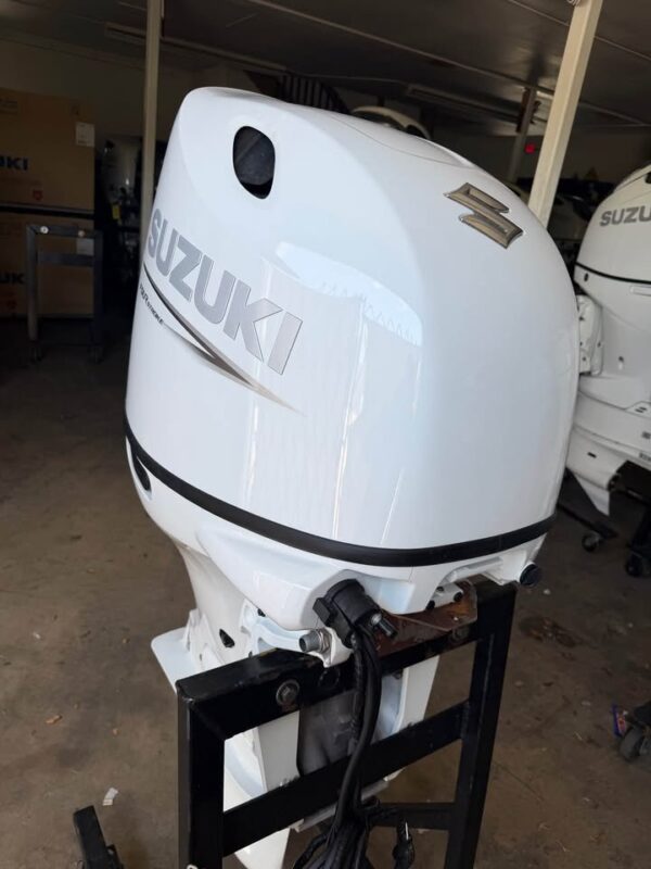 Used Suzuki DF140B 140 HP 4-Stroke Outboard Motor – 20" Shaft – 197 Hours – White – Complete Rigging Package