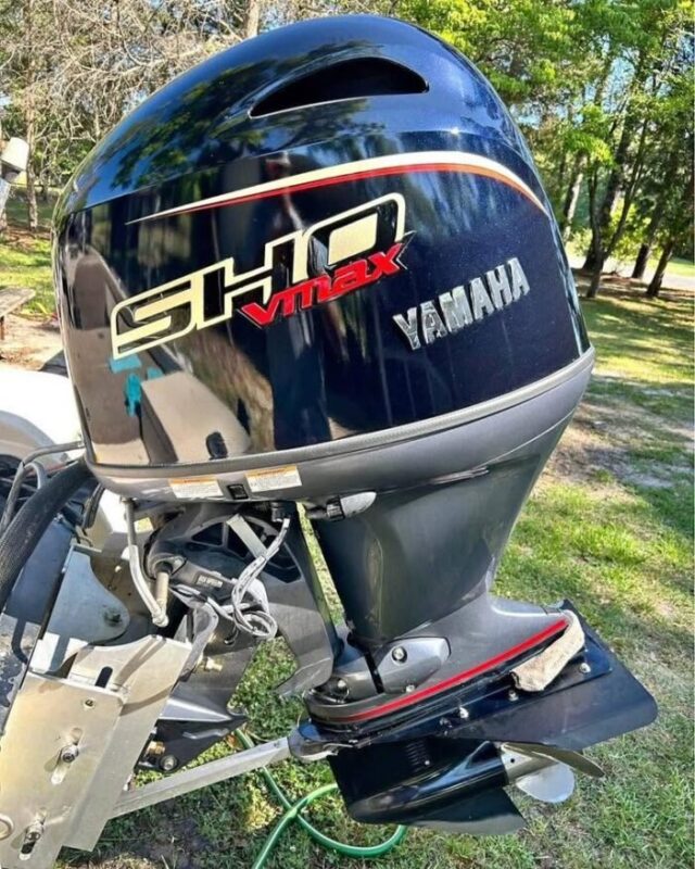 Used Yamaha VF115 VMAX SHO 115 HP 4-Stroke Outboard Motor – 20" Shaft – 30 Hours – Complete Controls & Accessories